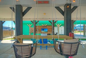 Outdoor dining - Bright Coastal Escape w/ Games, Swing Chairs & Minutes to Port A Beach (Port Aransas)