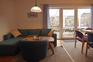 تلفزيون ذكي، مدفأة، ألعاب فيديو، تنس طاولة