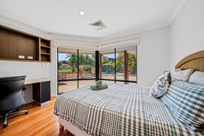 3 عدّة غرف نوم ومكواة/لوح كي وواي فاي وملاءات أسرّة