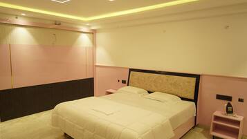 Iron/ironing board, free WiFi