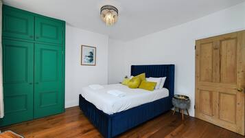 3 habitaciones, tabla de planchar con plancha y internet