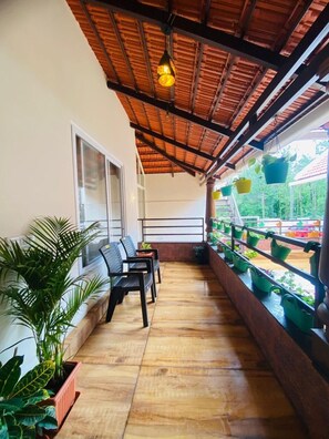 ห้องฮันนีมูน, วิวสวน | ระเบียง