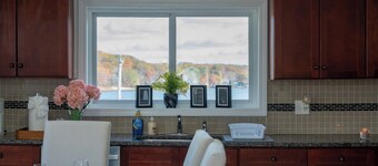 12B-Cozy 3BR Apartment with Koi Pond in Worcester