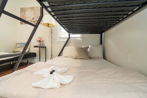 Iron/ironing board, Internet, bed sheets