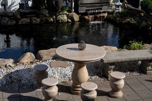 12B-Cozy 3BR Apartment with Koi Pond in Worcester