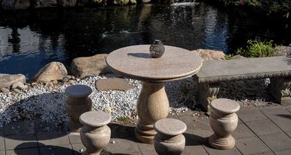 12B-Cozy 3BR Apartment with Koi Pond in Worcester