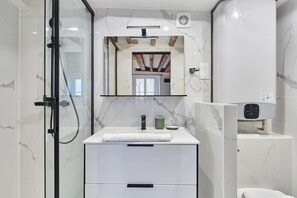 Shower, hair dryer - Charming Studio Center of Paris-Montorgueil (Paris)