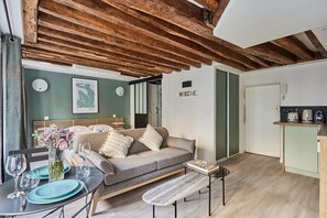 Smart TV, offices - Charming Studio Center of Paris-Montorgueil (Paris)