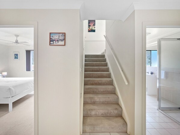 Desk, iron/ironing board, WiFi, bed sheets