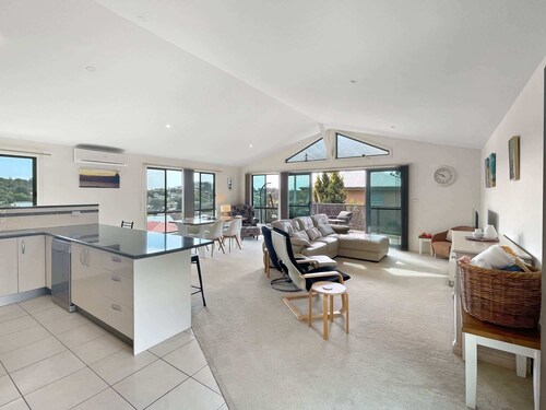 Villa Franco – Pet Friendly – Walk to the Beach