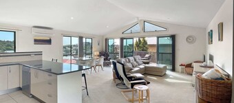Villa Franco – Pet Friendly – Walk to the Beach