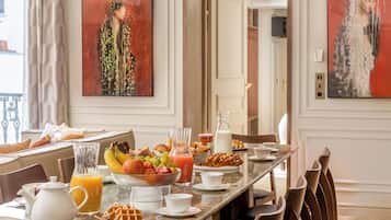 Desayuno con opciones de la cocina local todos los días (con cargo)