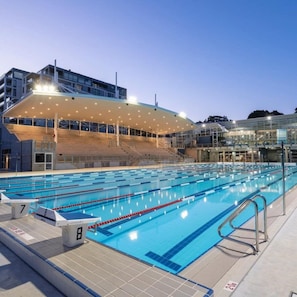 Apartment | Pool - Sunny Apartment in Quiet and Green Neighbourhood (Sydney)