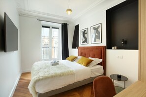 2 bedrooms, desk, iron/ironing board, Internet