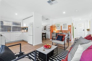 TV - Charming Forrestfield Escape! (Forrestfield)