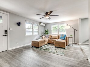 Smart TV, computer monitors