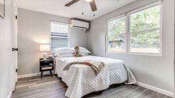 2 habitaciones, escritorio, tabla de planchar con plancha y wifi gratis