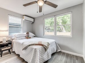 2 bedrooms, desk, iron/ironing board, free WiFi