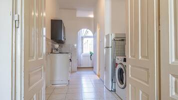 Basic-Apartment | Eigene Küche | Kühlschrank, Mikrowelle, Ofen, Herdplatte