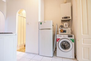 Basic Apartment | Private kitchen - Comfy 2BR Apt Long Stay Matzleinsdorfer (Vienna)