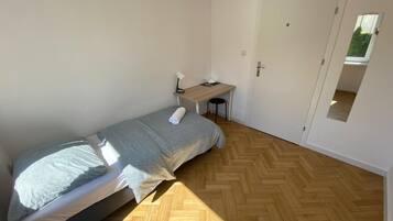 Classic-Zimmer, 1 Einzelbett | Schreibtisch, laptopgeeigneter Arbeitsplatz, Bügeleisen/Bügelbrett