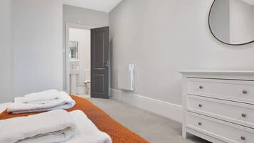 2 bedrooms, iron/ironing board, free WiFi