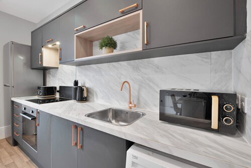 WhiskAwayHomes Shaw Street Apartment 6