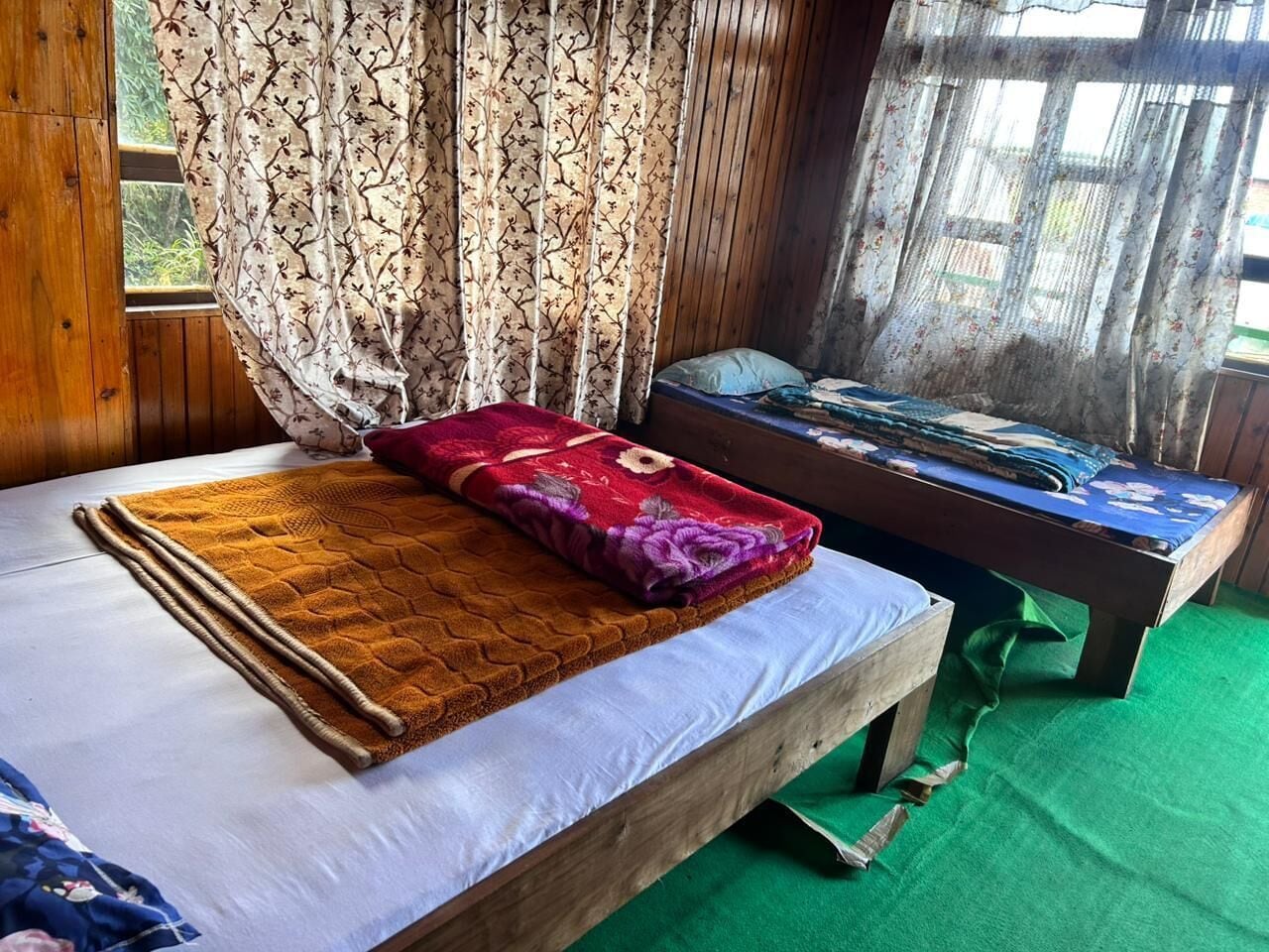 Klassieke tweepersoonskamer, balkon, uitzicht op heuvels | Verduisterende gordijnen, gratis wifi, beddengoed