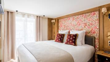 In-room safe, desk, laptop workspace, blackout curtains