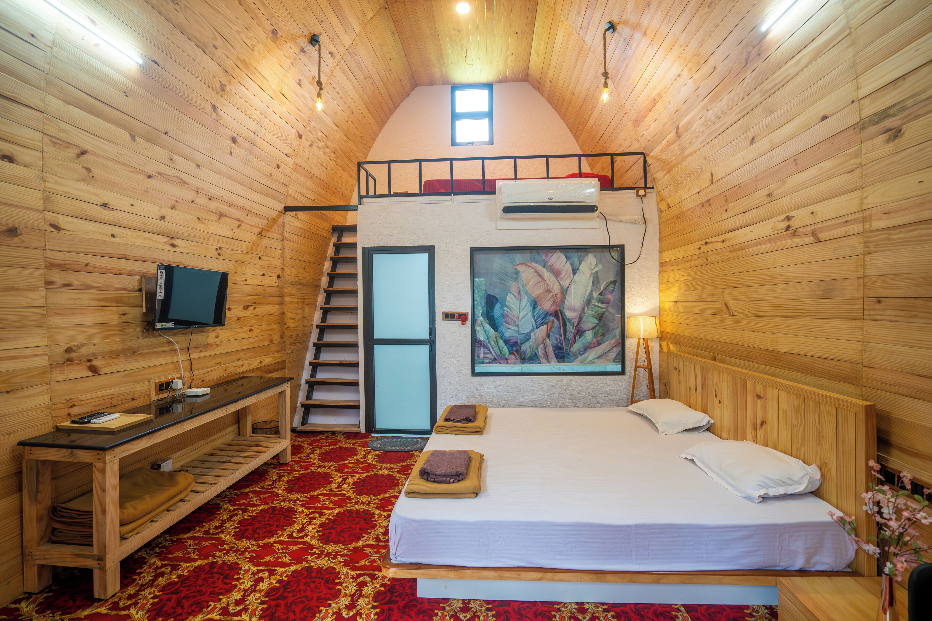 Escritorio y espacio para trabajar con laptop 