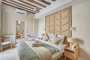 3 bedrooms, desk, iron/ironing board, bed sheets - Amazing and new apartment center of Paris (Paris)