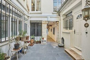 Exterior detail - Amazing and new apartment center of Paris (Paris)