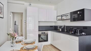 Fridge, microwave, oven, stovetop