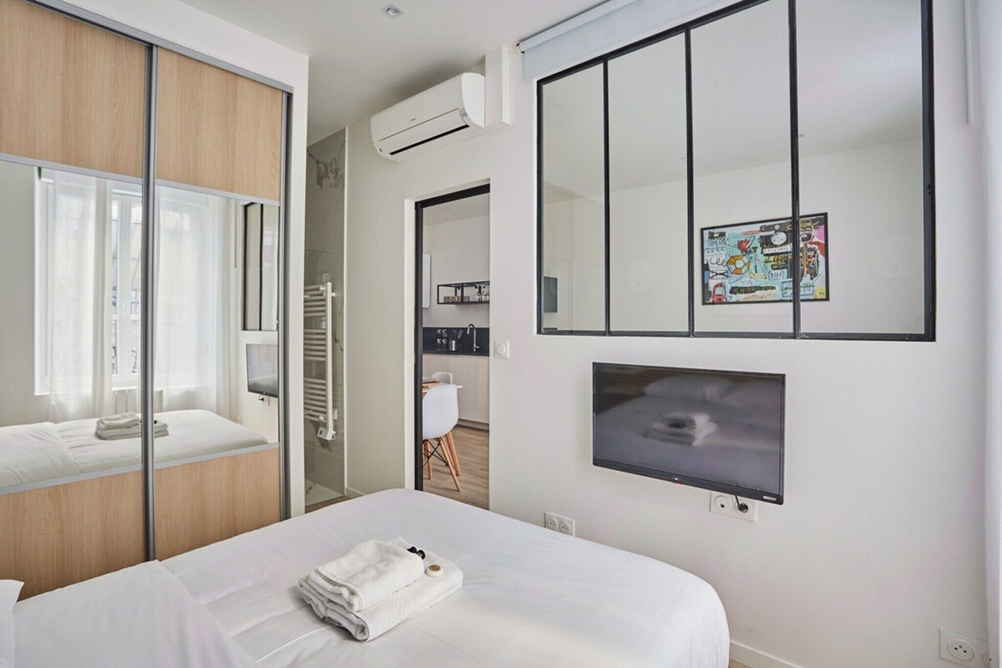 2 bedrooms, desk, iron/ironing board, travel crib