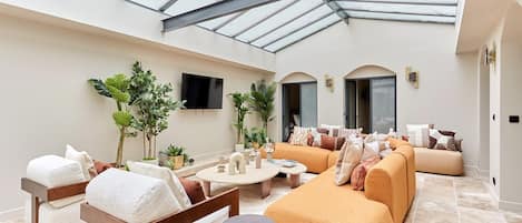 スマートテレビ、書斎 / ワークスペース