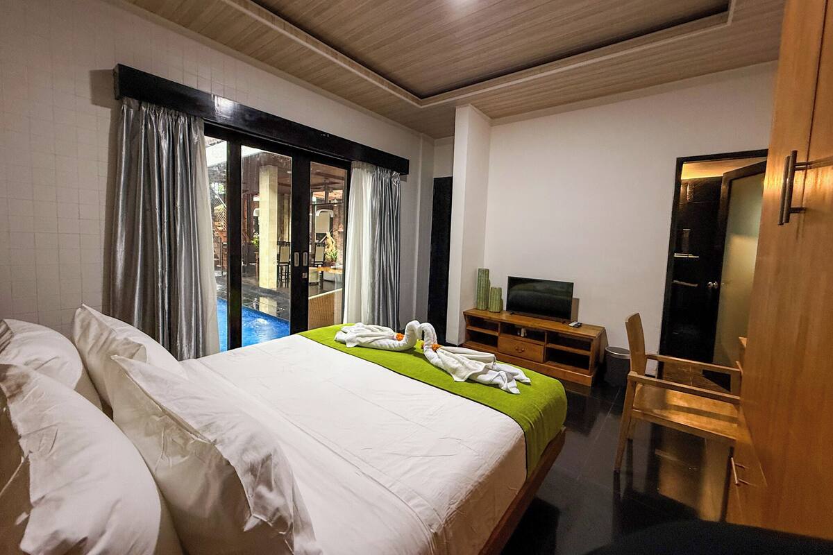 In-room safe, free WiFi