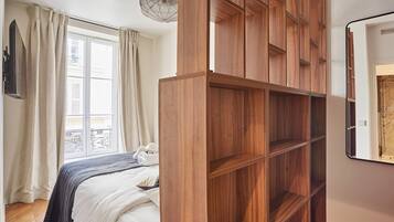 1 chambre, fer et planche à repasser, draps fournis