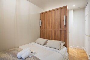 1 bedroom, desk, iron/ironing board, travel cot - New apartment Center of Paris/Le Marais (Paris)
