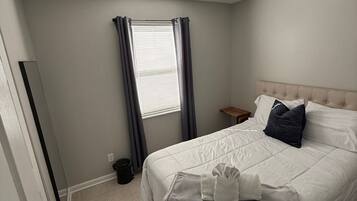 3 bedrooms, iron/ironing board, free WiFi, bed sheets