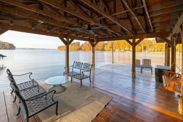 Lake - Spacious 6-bedroom waterfront w/incredible views (Bumpass)