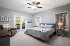 6 bedrooms, travel cot, free WiFi, bed sheets - Spacious 6-bedroom waterfront w/incredible views (Bumpass)