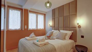 1 slaapkamer, een strijkplank/strijkijzer, beddengoed