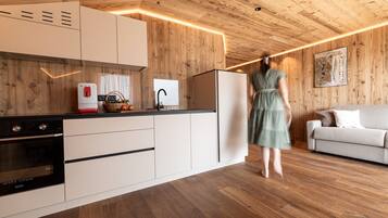 Jääkaappi, uuni, liesi, astianpesukone