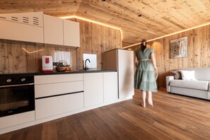 Frigorifero, forno, piano cottura, lavastoviglie