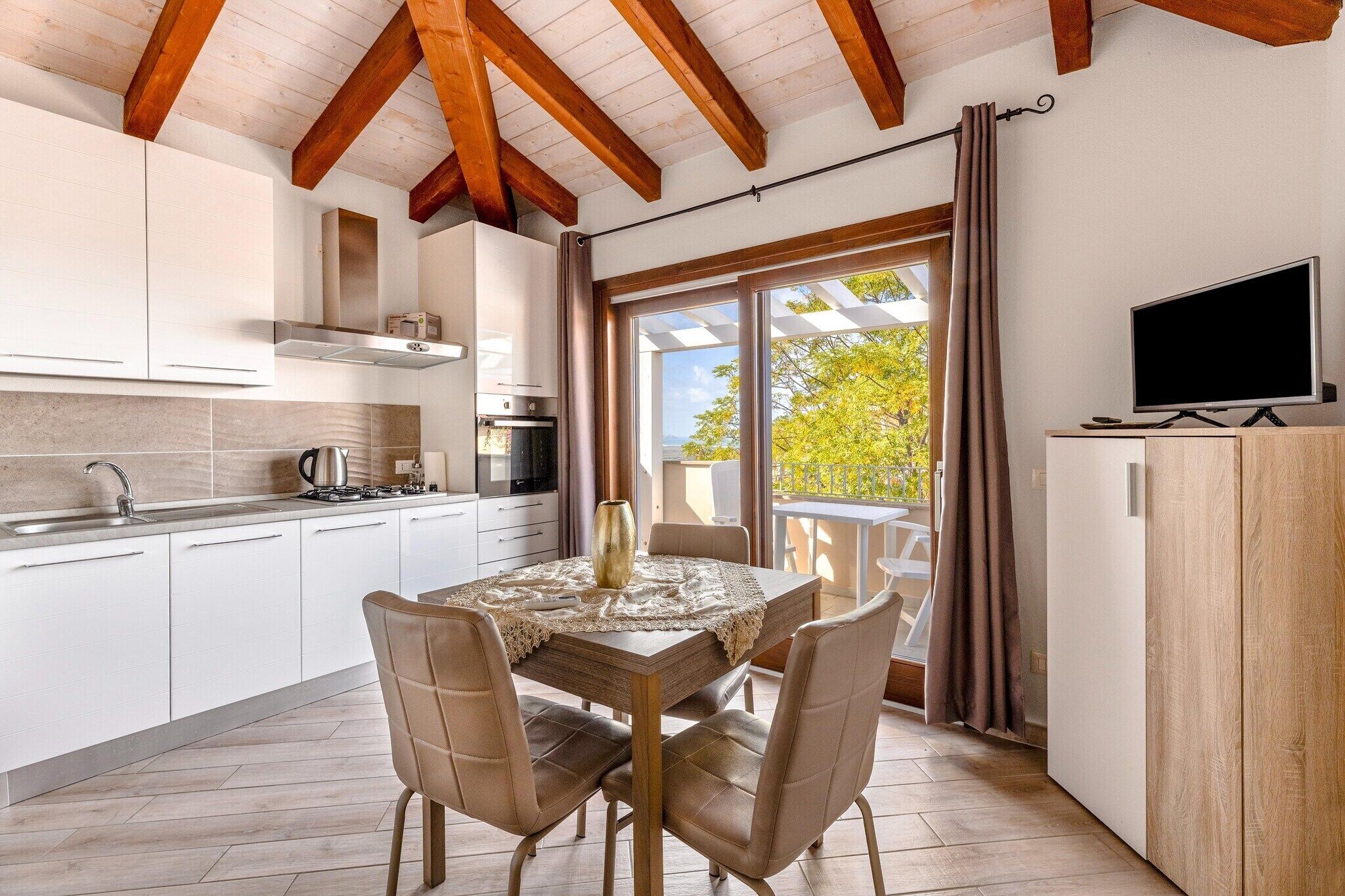 Fridge, oven, stovetop, coffee/tea maker