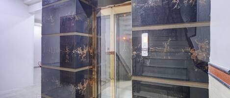 Superior Double Room, Balcony, City View | Living area