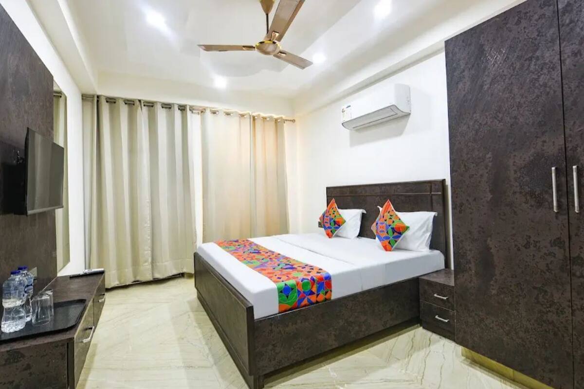 Quarto casal luxo | Escrivaninha, espaço de trabalho para notebook