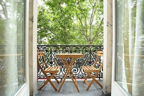 Outdoor dining - lovely apartment center of Paris (Paris)