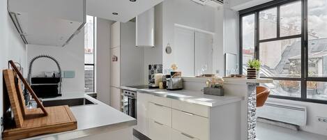 Refrigerador, horno, placa de cocina, lavavajillas