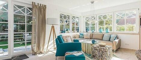 Smart-TV, Kamin, Stereoanlage